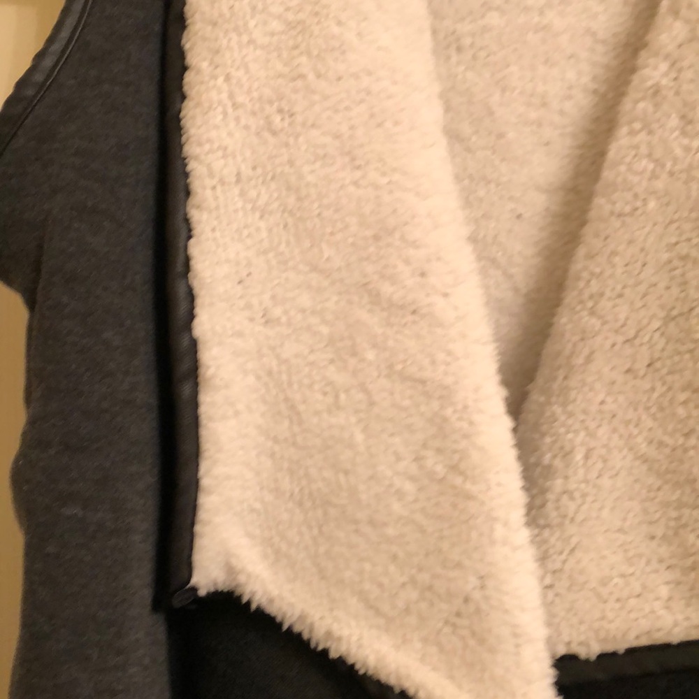Fur Vest - Picture 4 of 4
